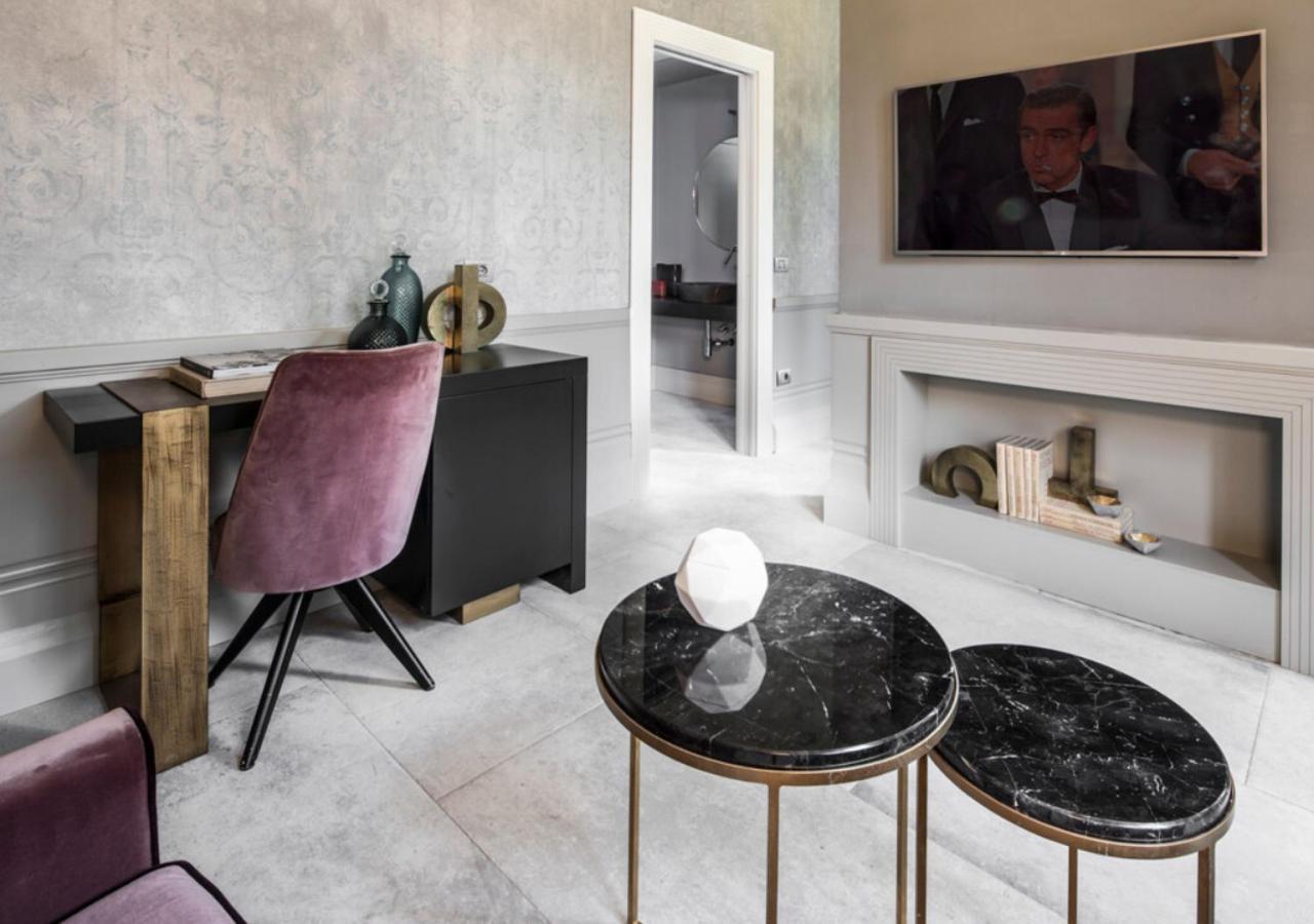 ホテル パラッツォ コーナリア ミラノ エクステリア 写真 Interior of a suite at the hotel
