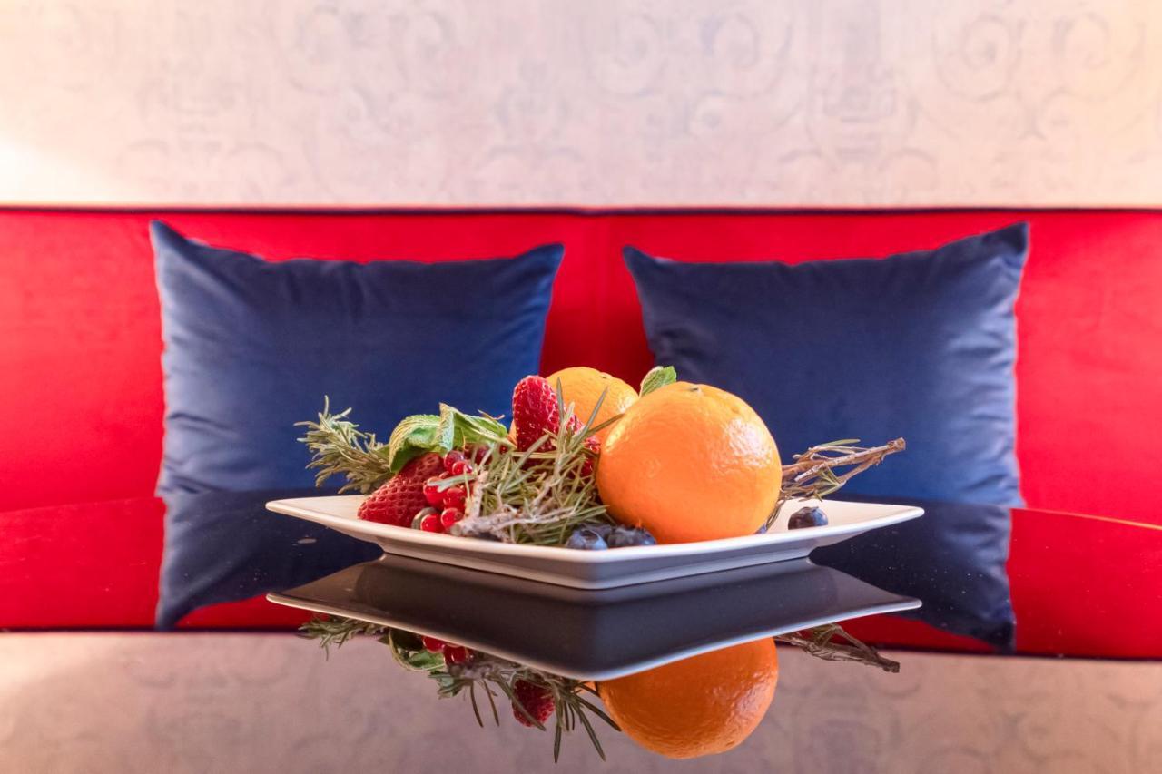 ホテル パラッツォ コーナリア ミラノ エクステリア 写真 A fruit salad