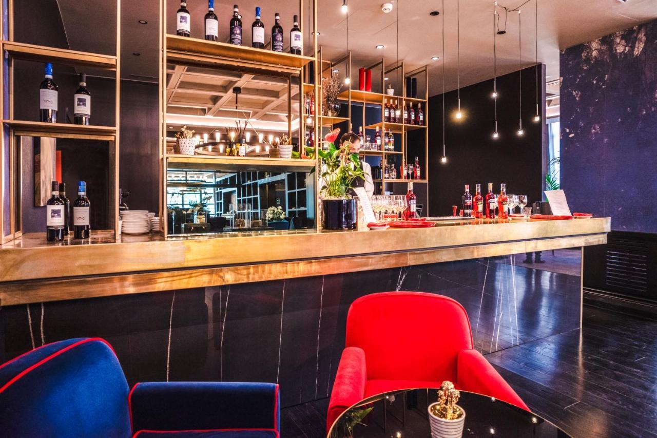 ホテル パラッツォ コーナリア ミラノ エクステリア 写真 The bar at the restaurant