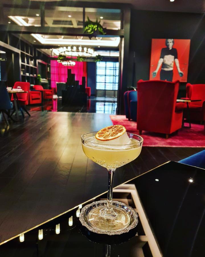 ホテル パラッツォ コーナリア ミラノ エクステリア 写真 A French 75
