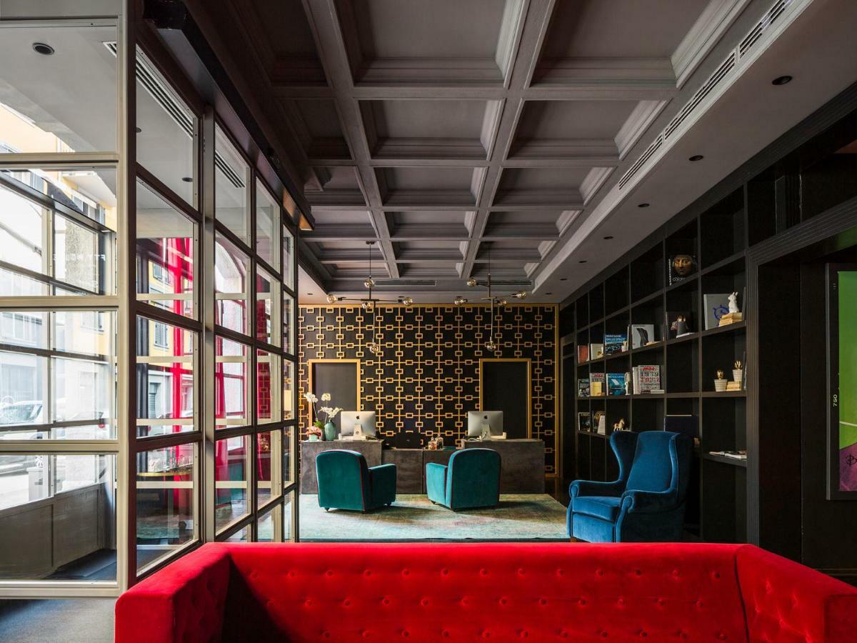 ホテル パラッツォ コーナリア ミラノ エクステリア 写真 The library at the hotel